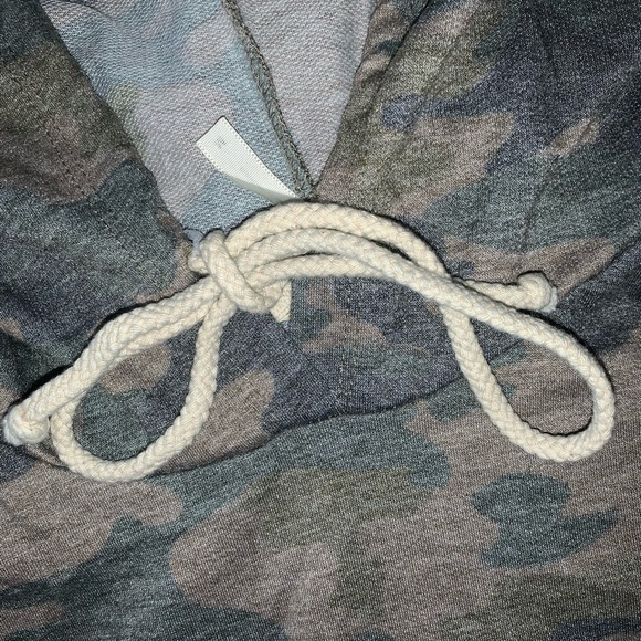 Camo Sweatshirt - Picture 4 of 5